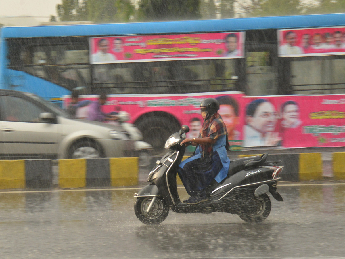 Heavy Rain Hits Hyderabad Photo Gallery - Sakshi16