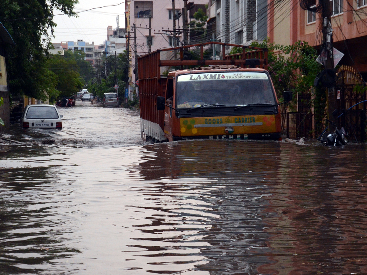 Heavy Rain Hits Hyderabad Photo Gallery - Sakshi2