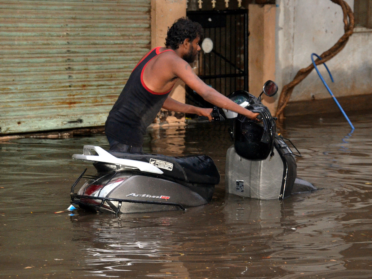 Heavy Rain Hits Hyderabad Photo Gallery - Sakshi4