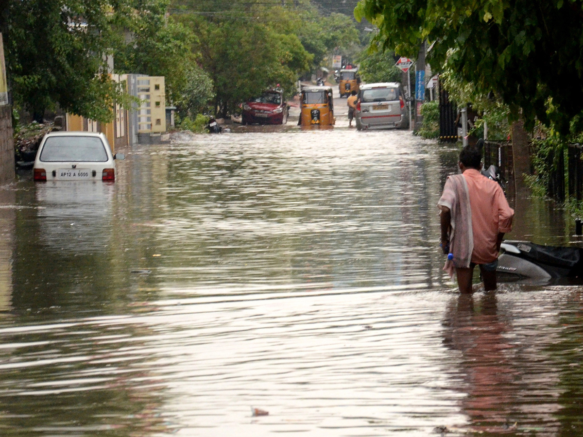 Heavy Rain Hits Hyderabad Photo Gallery - Sakshi7