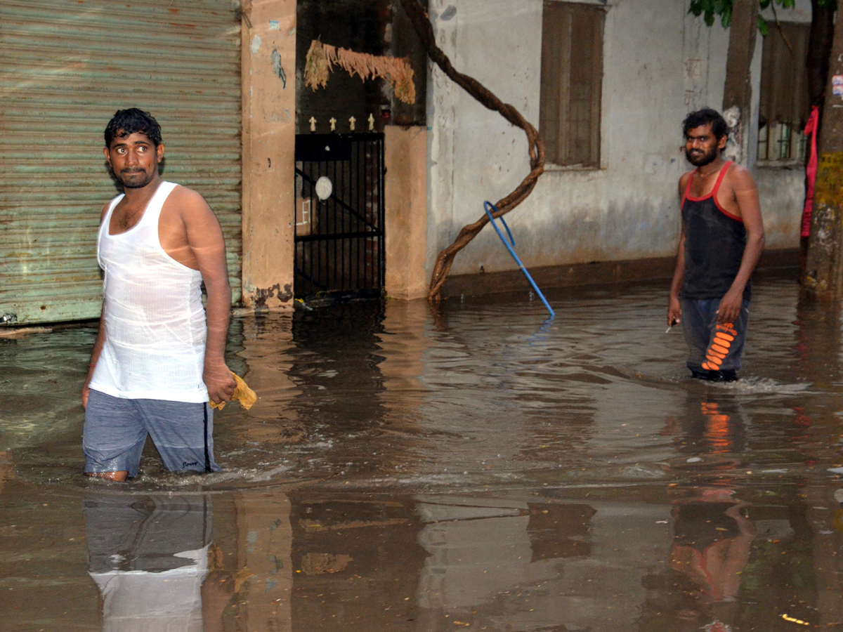 Heavy Rain Hits Hyderabad Photo Gallery - Sakshi8