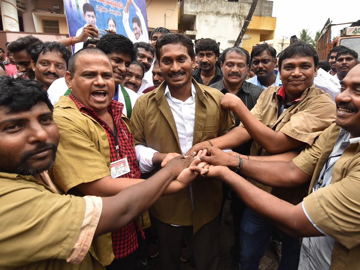 ys jagan padayatra photo gallery - Sakshi10