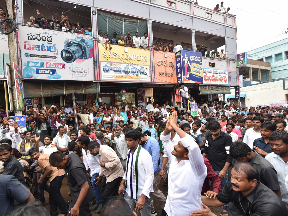 ys jagan padayatra photo gallery - Sakshi11