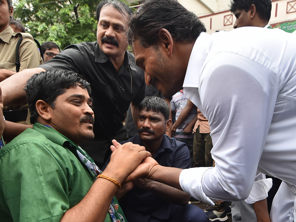 ys jagan padayatra photo gallery - Sakshi15