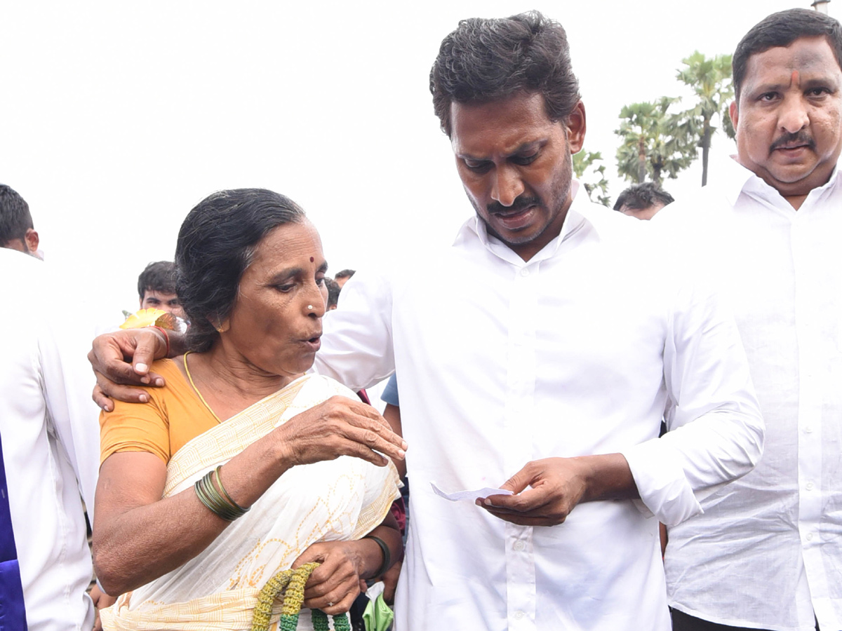 ys jagan padayatra photo gallery - Sakshi16