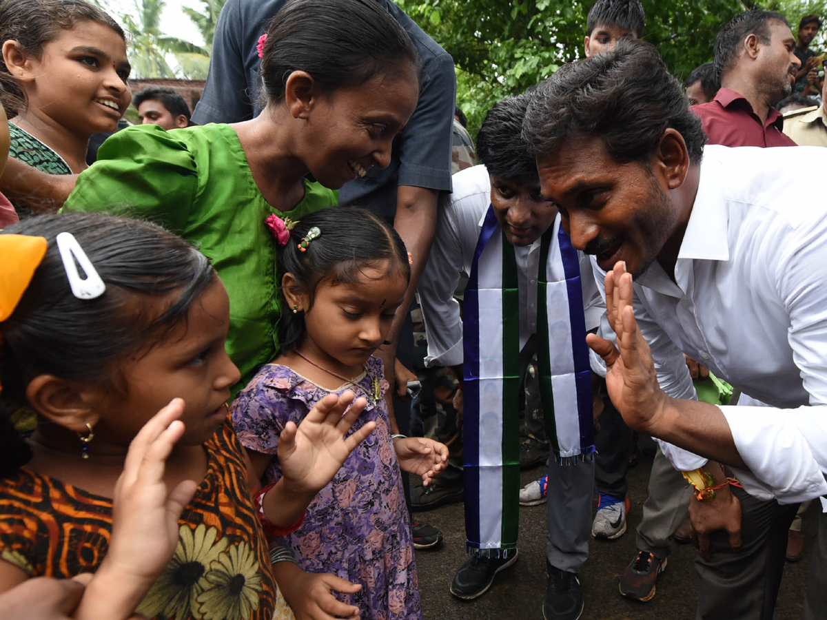 ys jagan padayatra photo gallery - Sakshi18