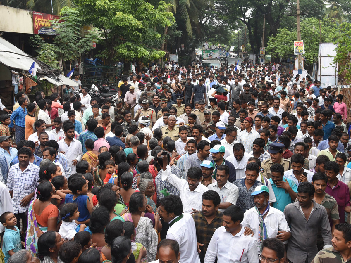 ys jagan padayatra photo gallery - Sakshi19