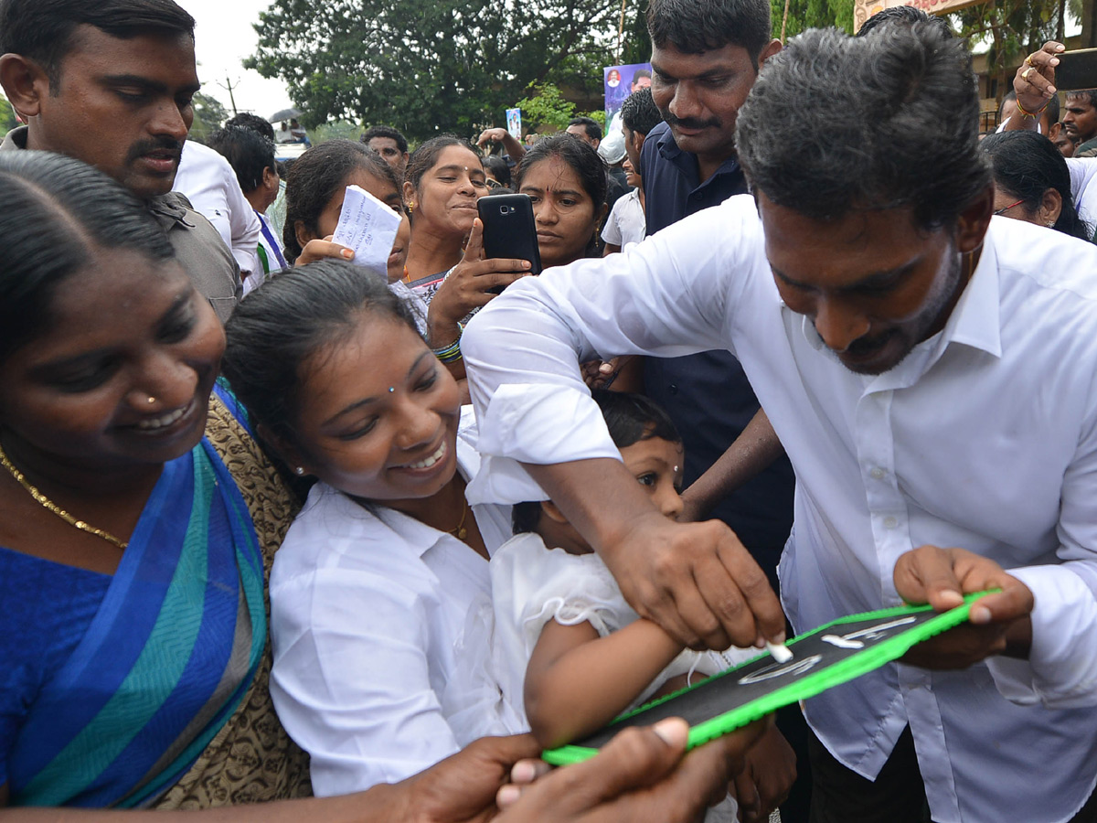 ys jagan padayatra photo gallery - Sakshi28