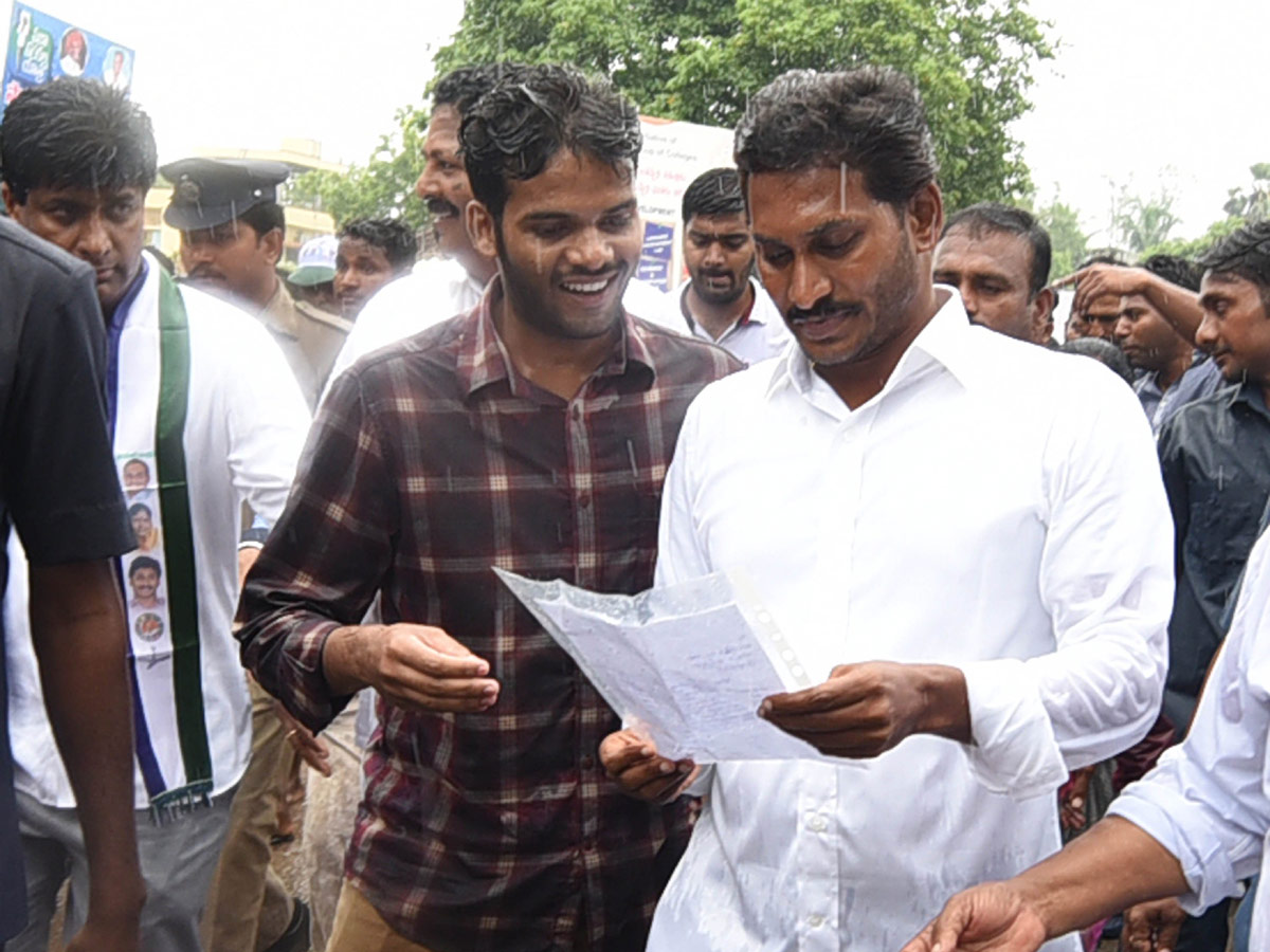 ys jagan padayatra photo gallery - Sakshi32