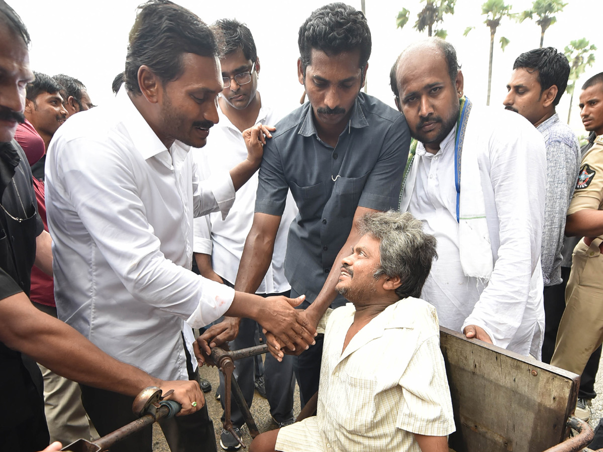 ys jagan padayatra photo gallery - Sakshi8