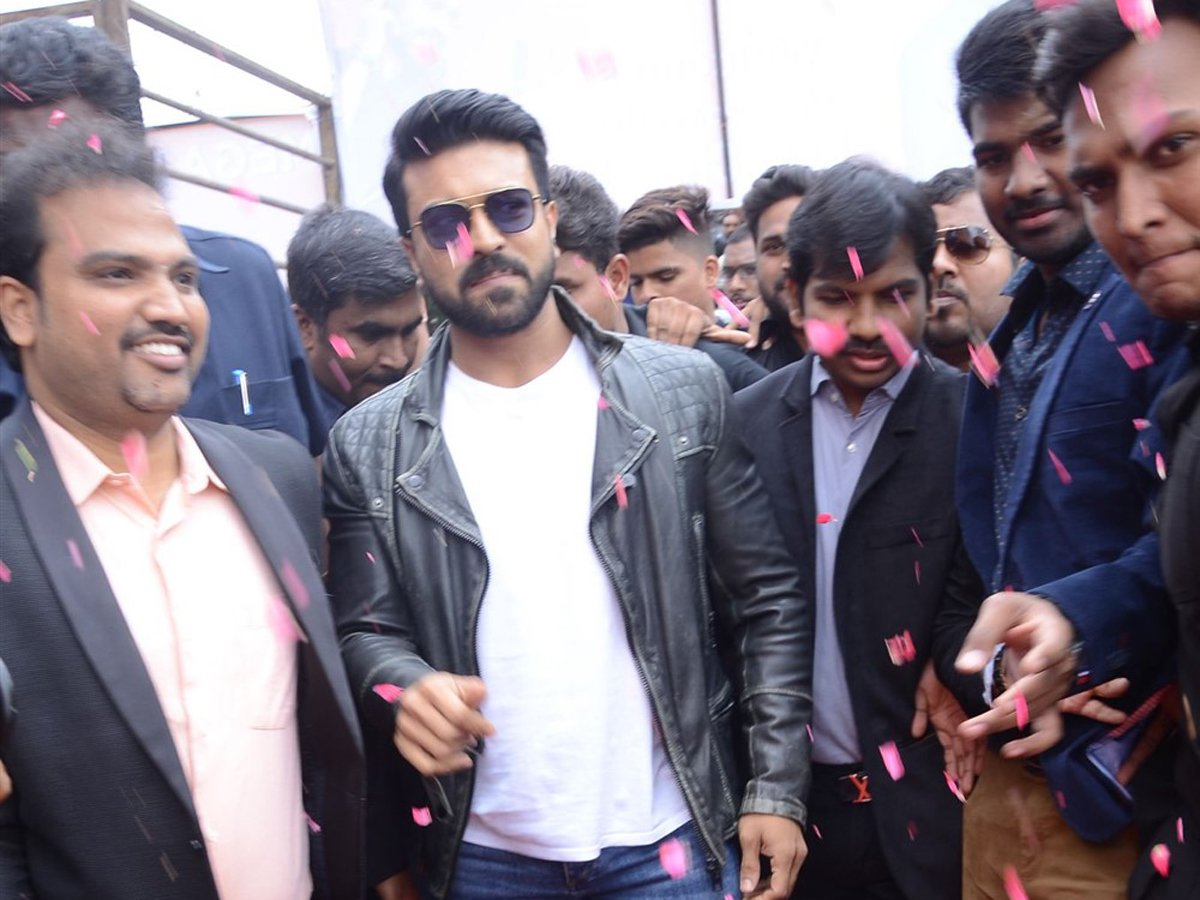 Ram Charan launches Happi Mobile Store in Chandanagar Photo Gallery - Sakshi10