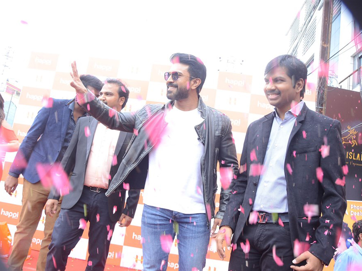 Ram Charan launches Happi Mobile Store in Chandanagar Photo Gallery - Sakshi11