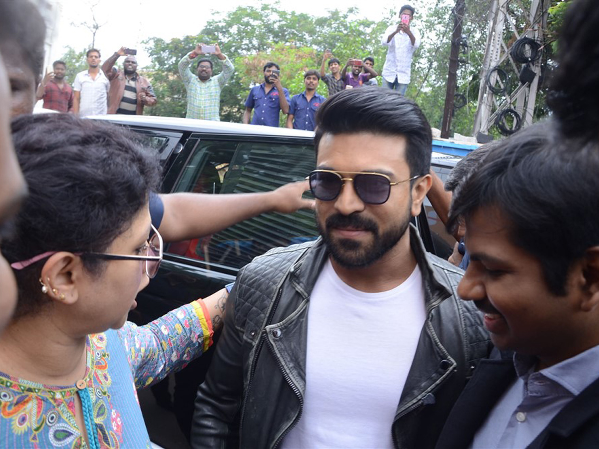 Ram Charan launches Happi Mobile Store in Chandanagar Photo Gallery - Sakshi16