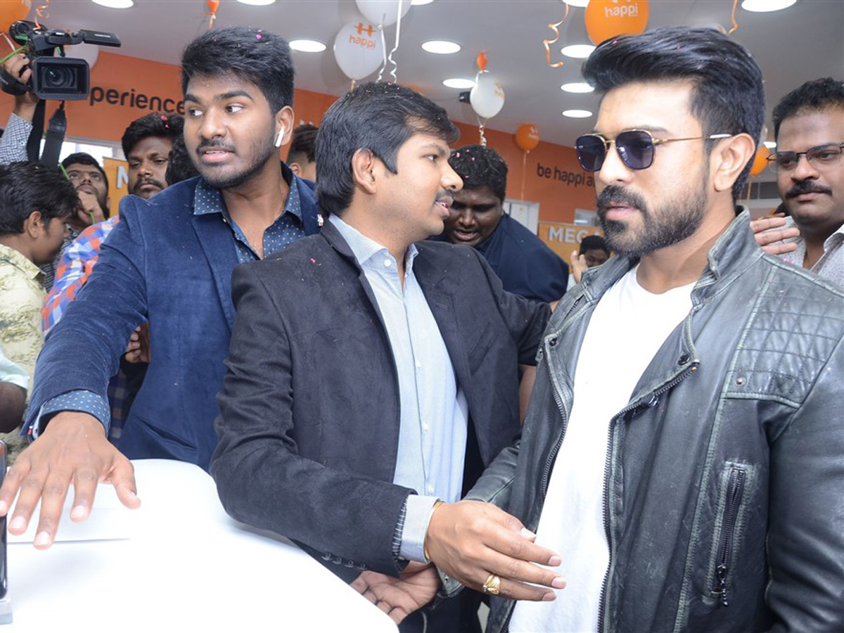 Ram Charan launches Happi Mobile Store in Chandanagar Photo Gallery - Sakshi17