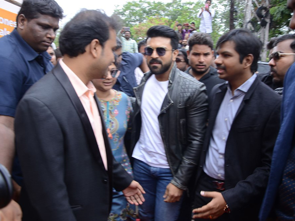 Ram Charan launches Happi Mobile Store in Chandanagar Photo Gallery - Sakshi4