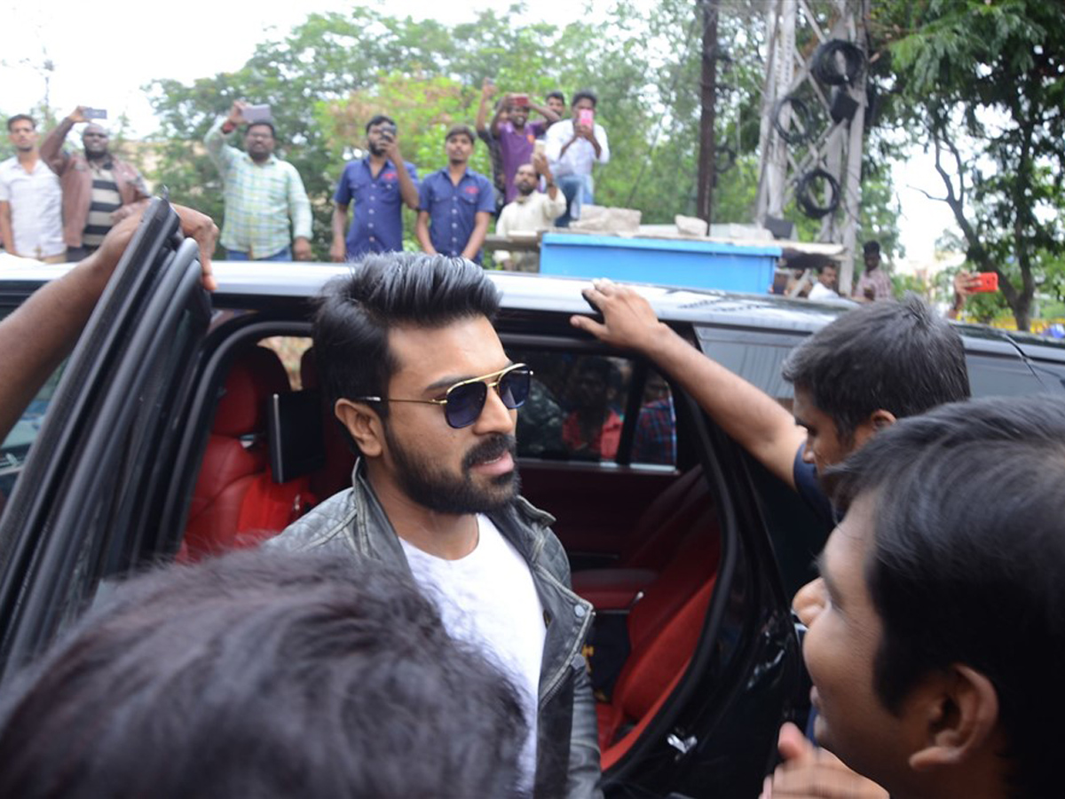 Ram Charan launches Happi Mobile Store in Chandanagar Photo Gallery - Sakshi7