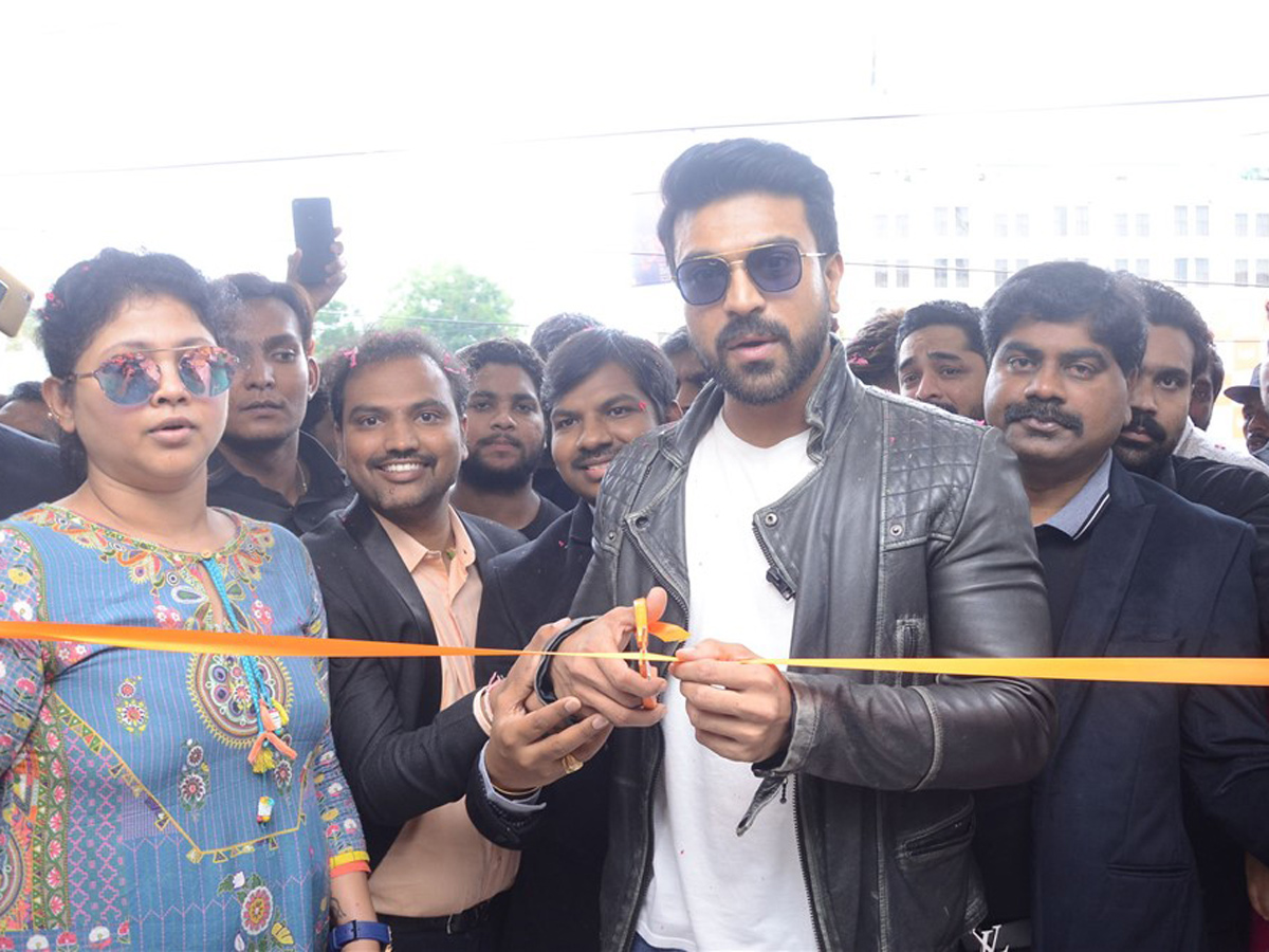 Ram Charan launches Happi Mobile Store in Chandanagar Photo Gallery - Sakshi8