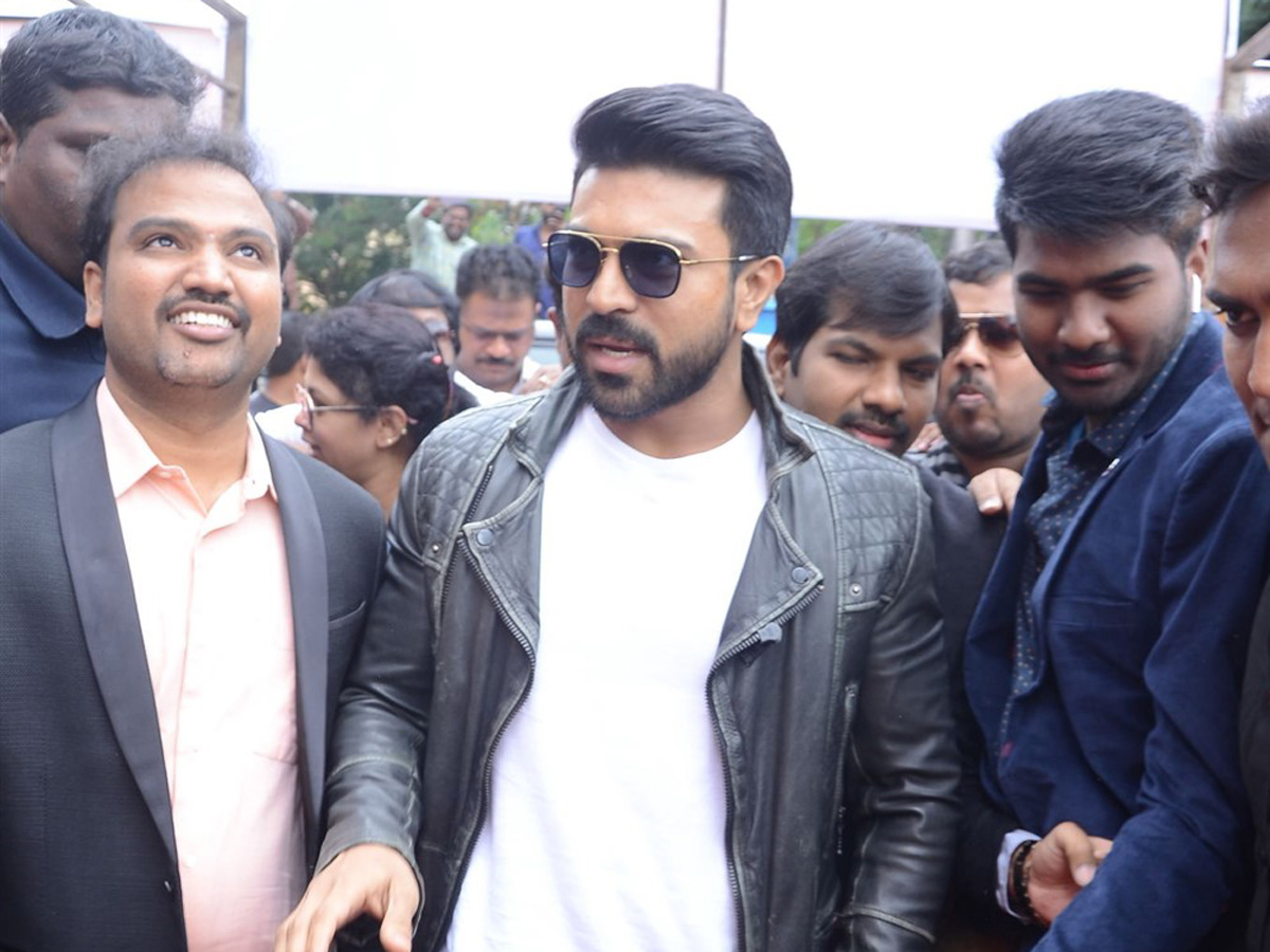 Ram Charan launches Happi Mobile Store in Chandanagar Photo Gallery - Sakshi9