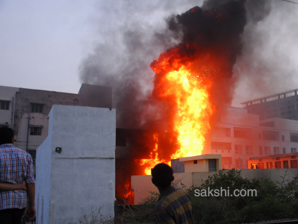  Fire breaks out at Secunderabad godown Photo Gallery - Sakshi7