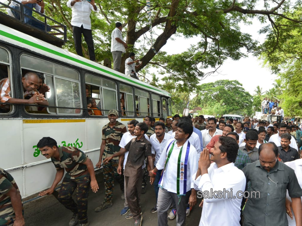 Ys Jagan Mohan Reddy Padayatra day 184  images  Nidadavolu - Sakshi2