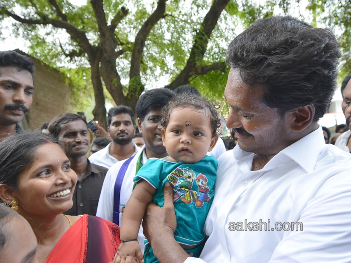 Ys Jagan Mohan Reddy Padayatra day 184  images  Nidadavolu - Sakshi13