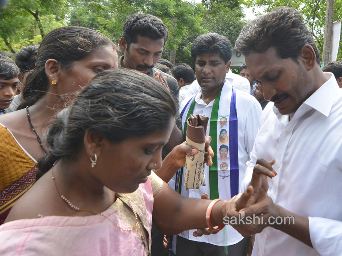 Ys Jagan Mohan Reddy Padayatra day 184  images  Nidadavolu - Sakshi14