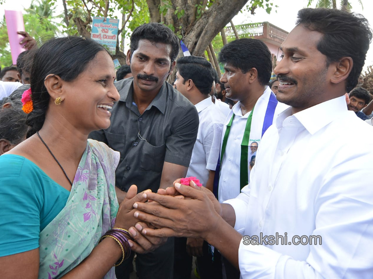 Ys Jagan Mohan Reddy Padayatra day 184  images  Nidadavolu - Sakshi15