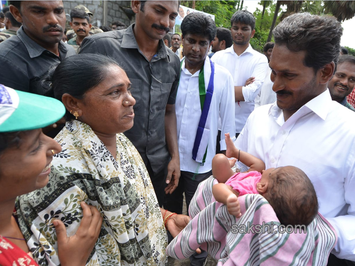 Ys Jagan Mohan Reddy Padayatra day 184  images  Nidadavolu - Sakshi16