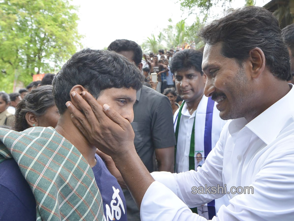 Ys Jagan Mohan Reddy Padayatra day 184  images  Nidadavolu - Sakshi19