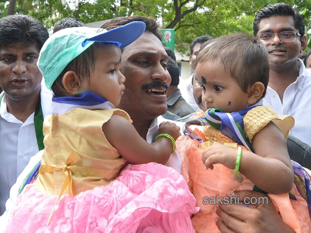 Ys Jagan Mohan Reddy Padayatra day 184  images  Nidadavolu - Sakshi20