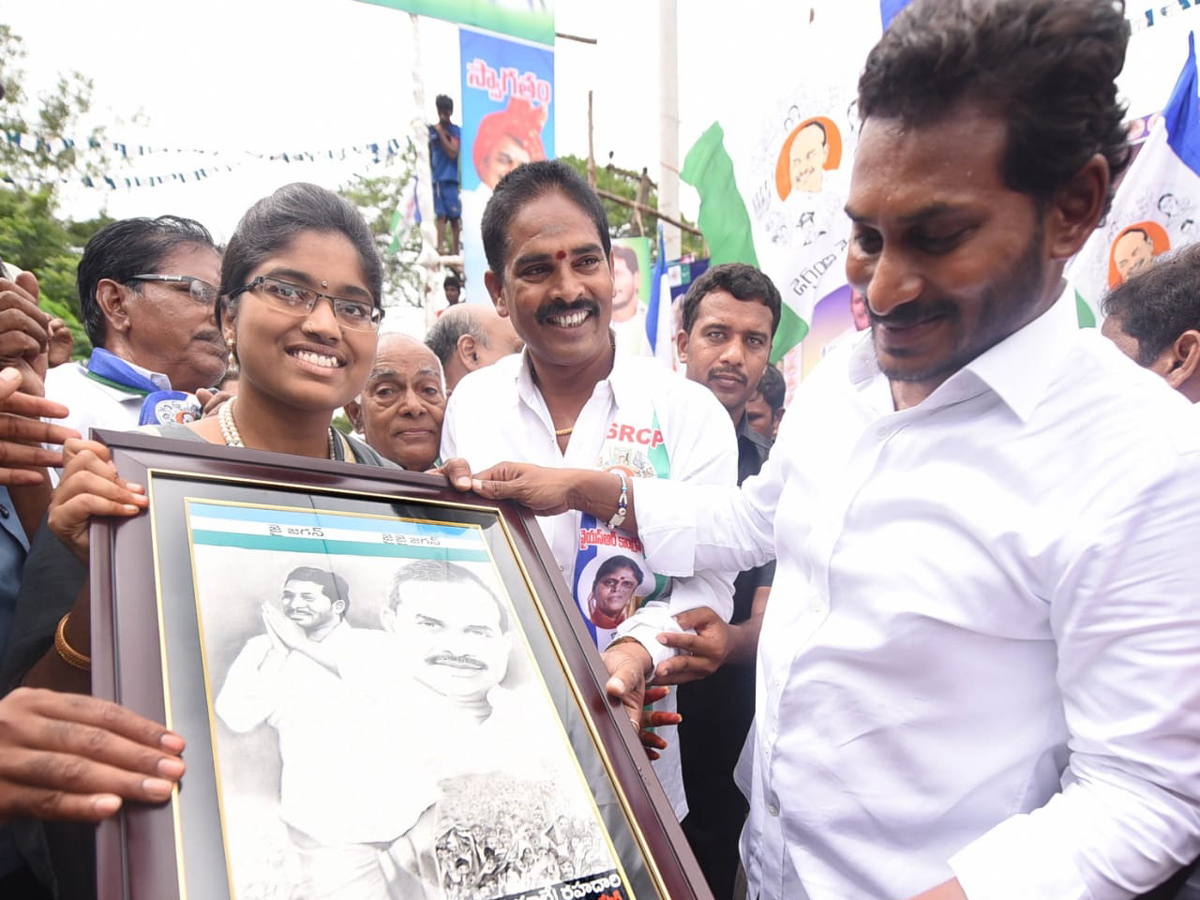 Ys jagan padayatra photo gallery - Sakshi11