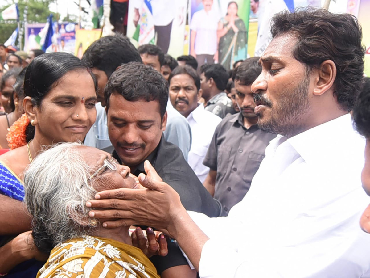 Ys jagan padayatra photo gallery - Sakshi12