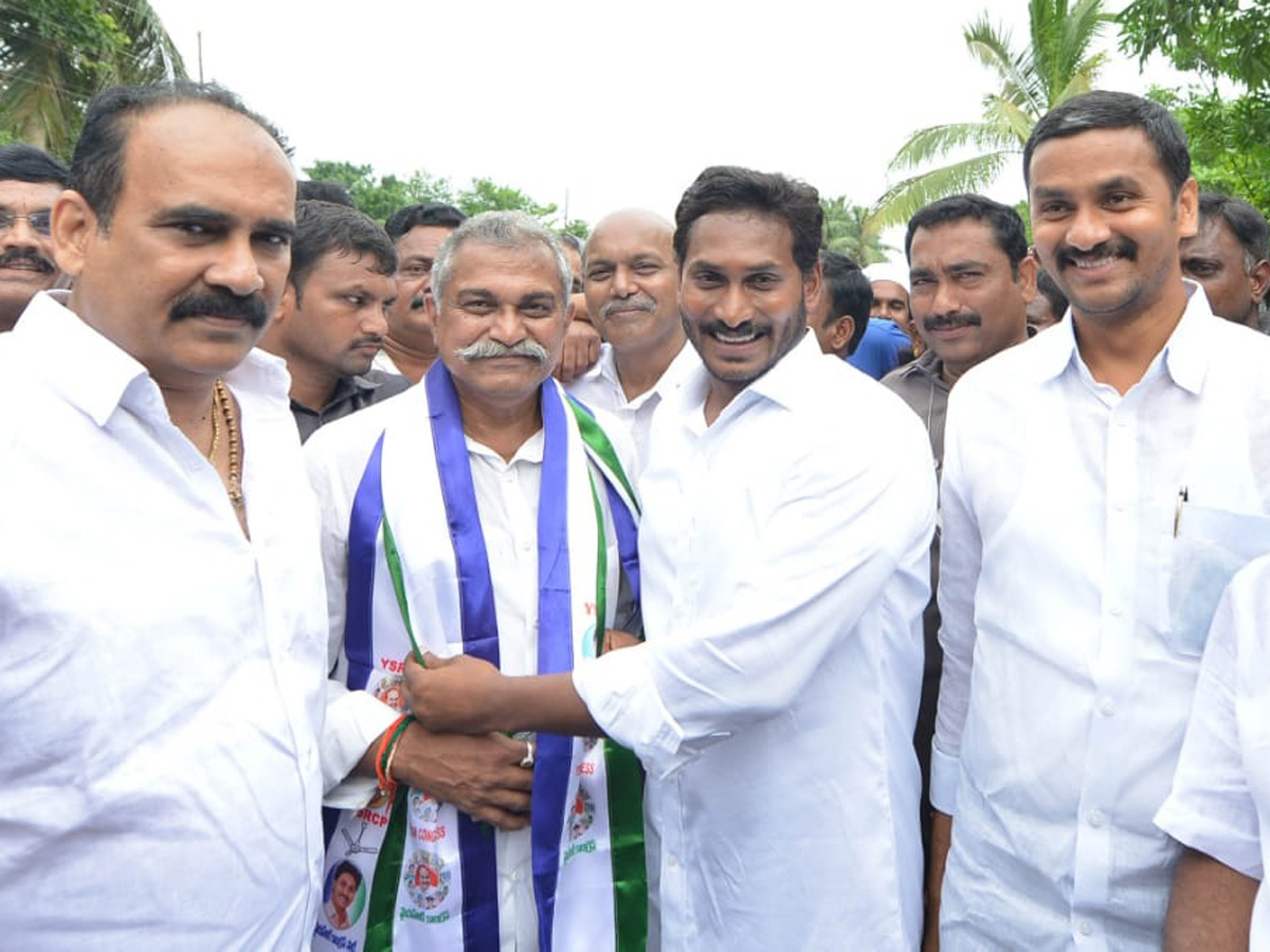 Ys jagan padayatra photo gallery - Sakshi13