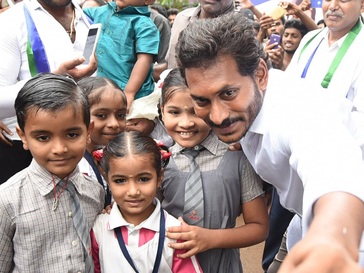 Ys jagan padayatra photo gallery - Sakshi15