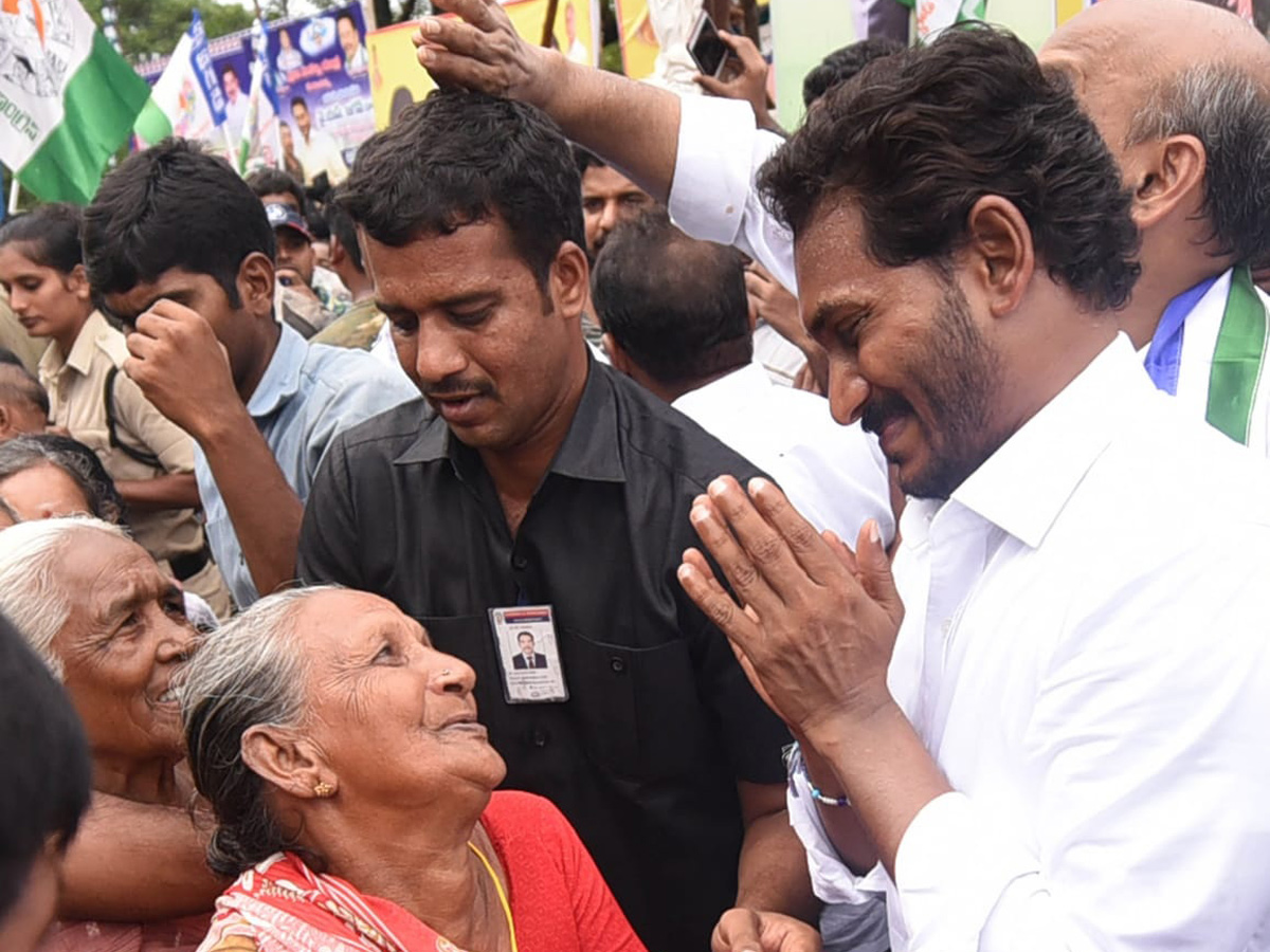 Ys jagan padayatra photo gallery - Sakshi16