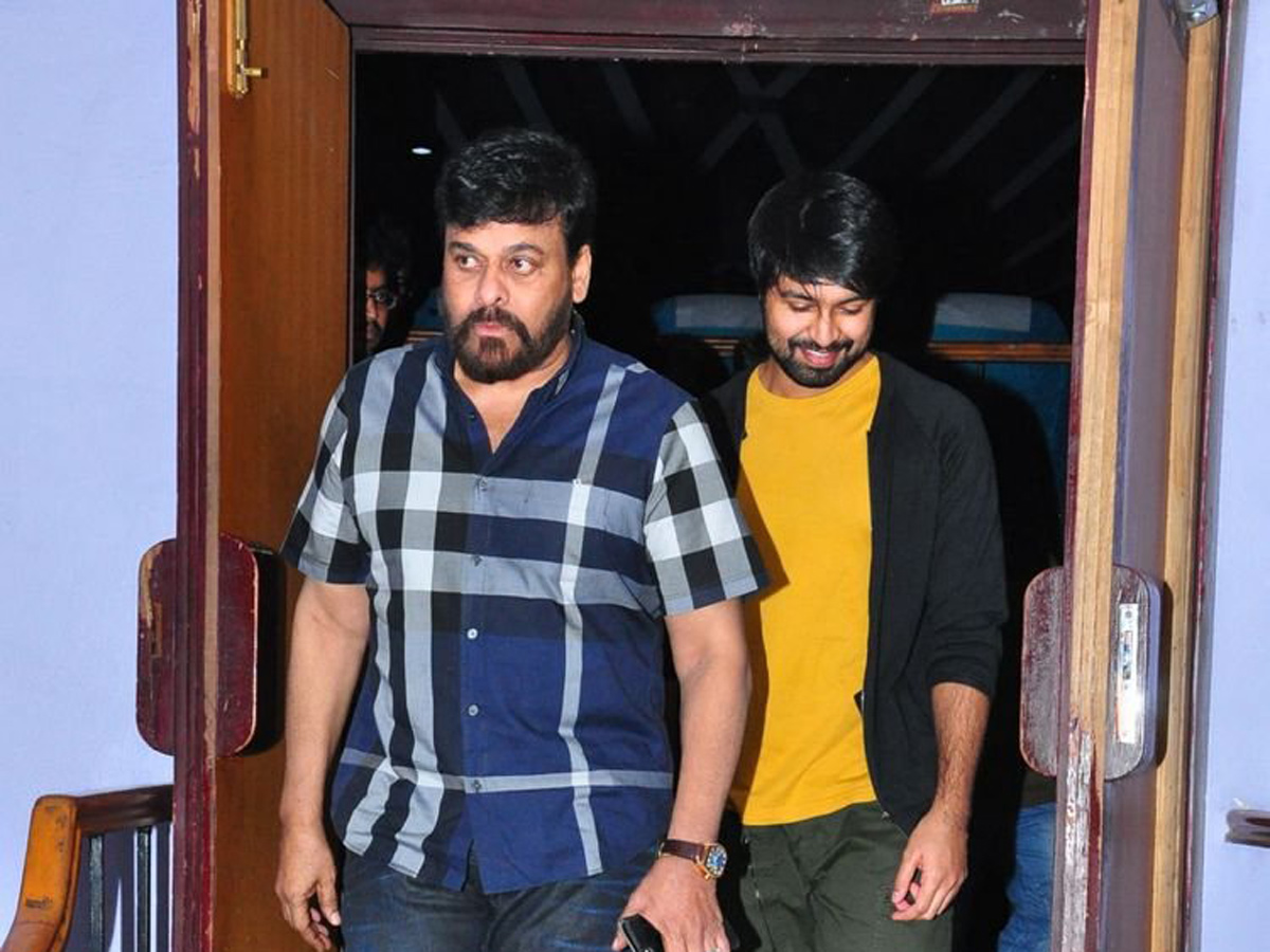 Chiranjeevi Watching Vijetha Special show Photo Gallery - Sakshi4