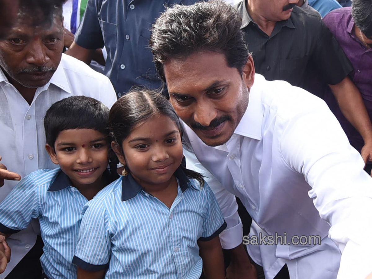 YS Jagan PrajaSankalpaYatra Day 213 Photo Gallery - Sakshi5