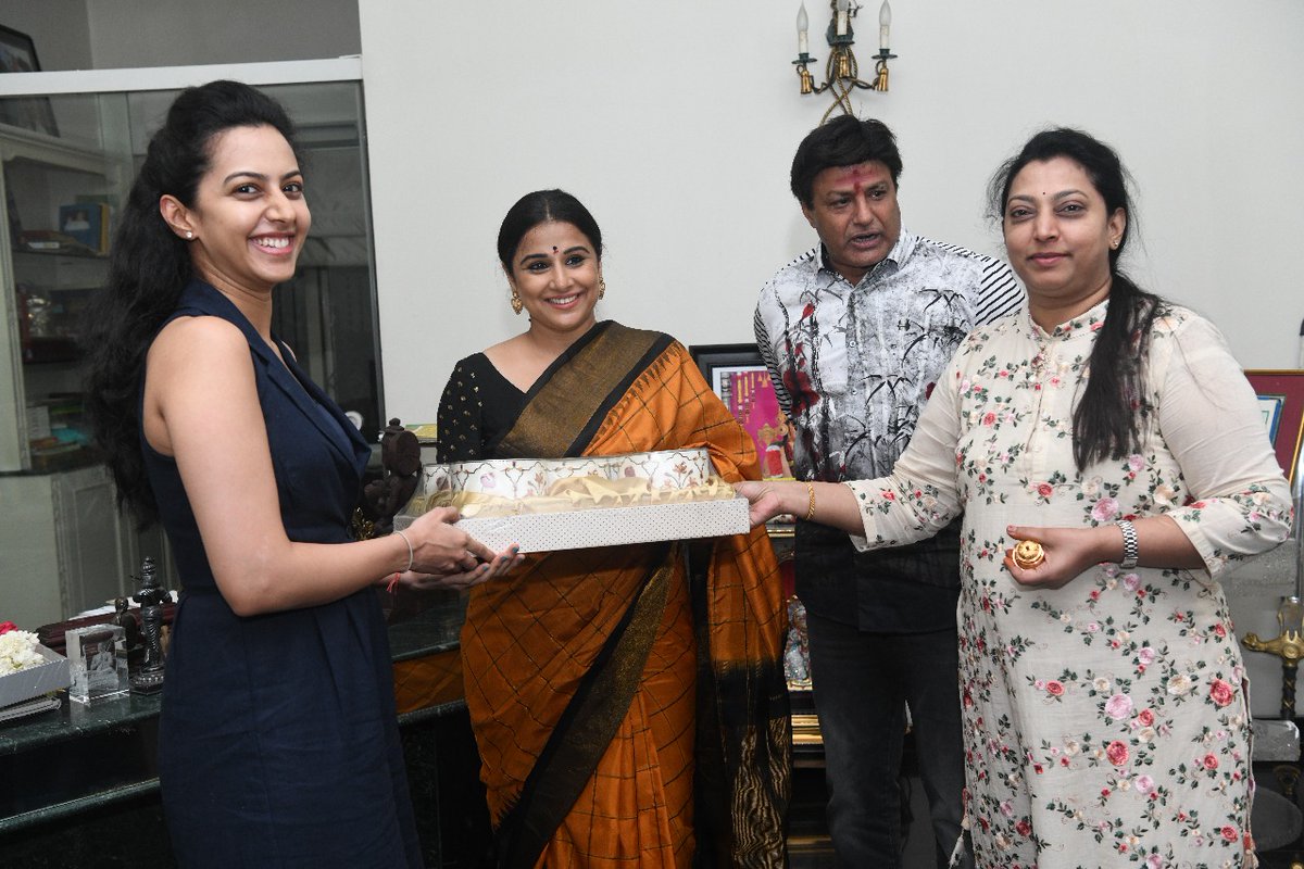 Vidya Balan Meets Balakrishna NTR Family Photo Gallery - Sakshi2