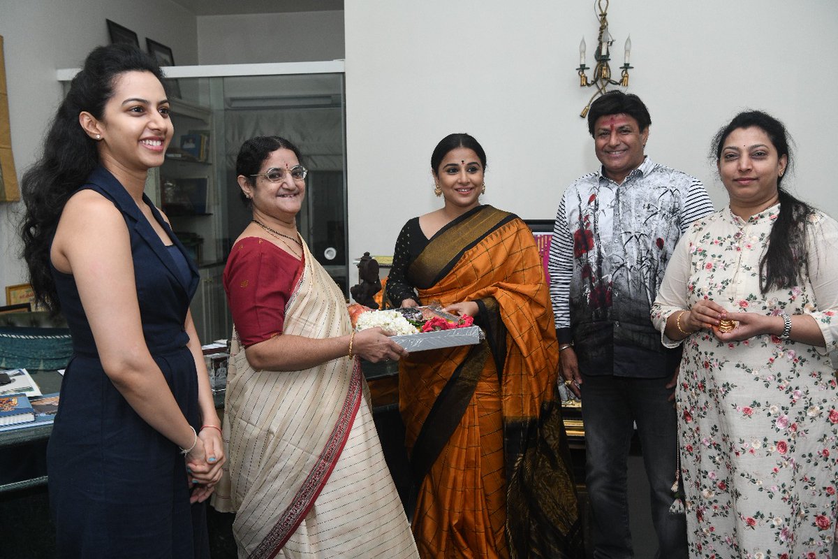 Vidya Balan Meets Balakrishna NTR Family Photo Gallery - Sakshi3