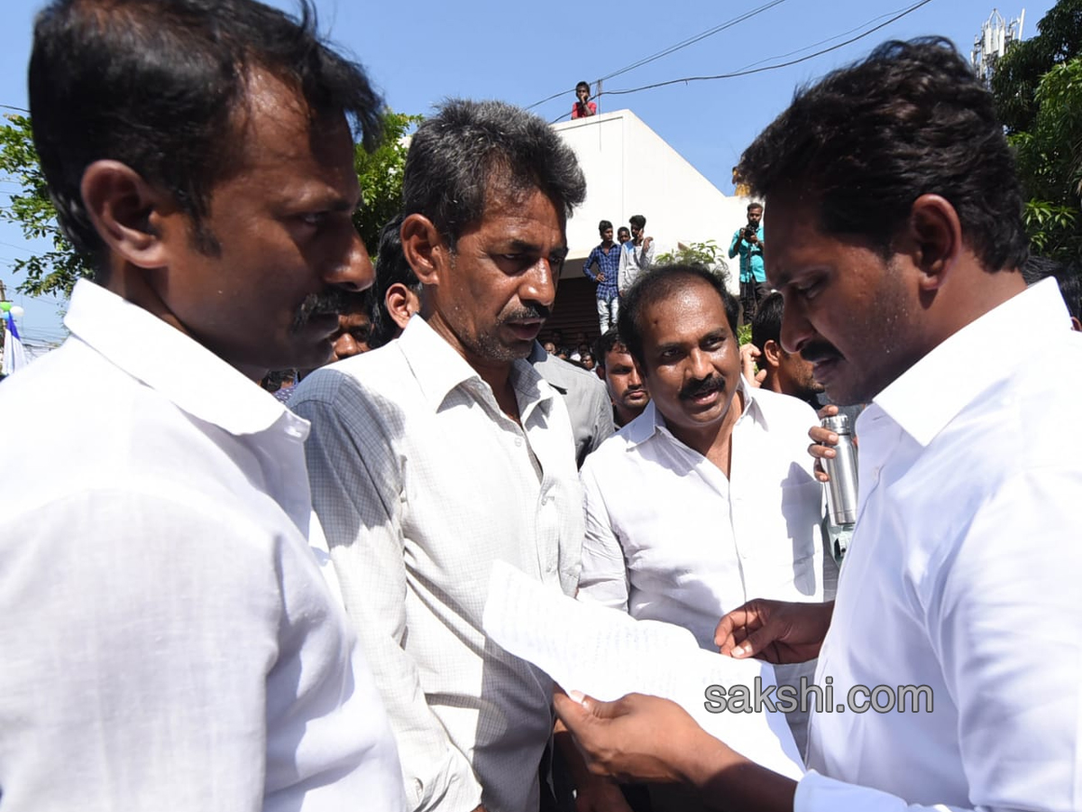 YS Jagan PrajaSankalpaYatra Day 215 Starts from Kovvada - Sakshi2