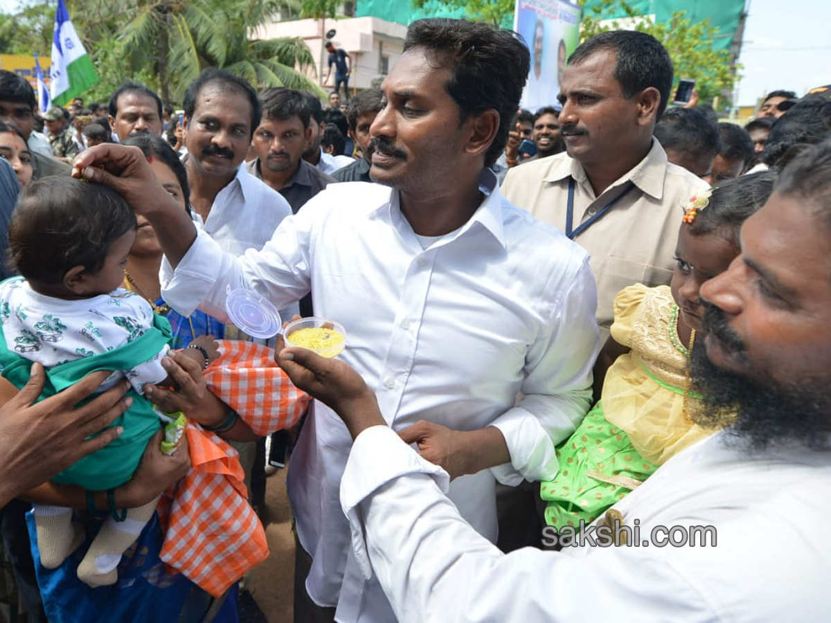 YS Jagan PrajaSankalpaYatra Day 215 Starts from Kovvada - Sakshi16