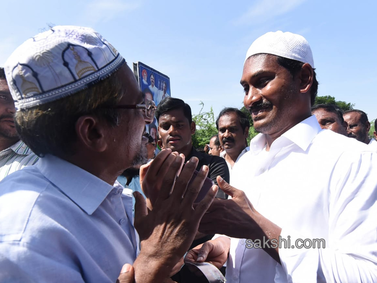 YS Jagan PrajaSankalpaYatra Day 215 Starts from Kovvada - Sakshi19