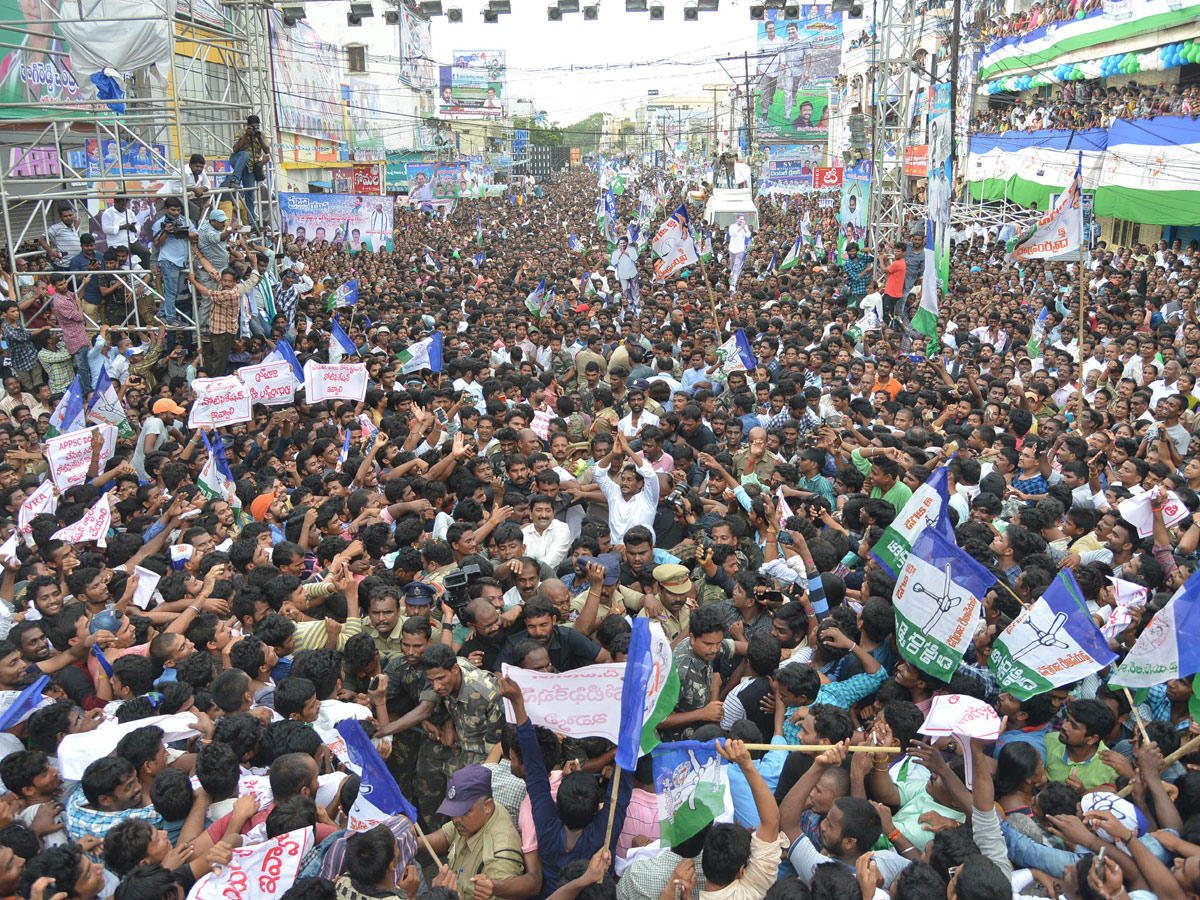 Ys Jagan Padayatra in Kakinada Photo Gallery  - Sakshi1