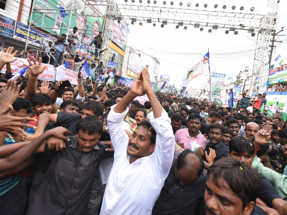 Ys Jagan Padayatra in Kakinada Photo Gallery  - Sakshi11