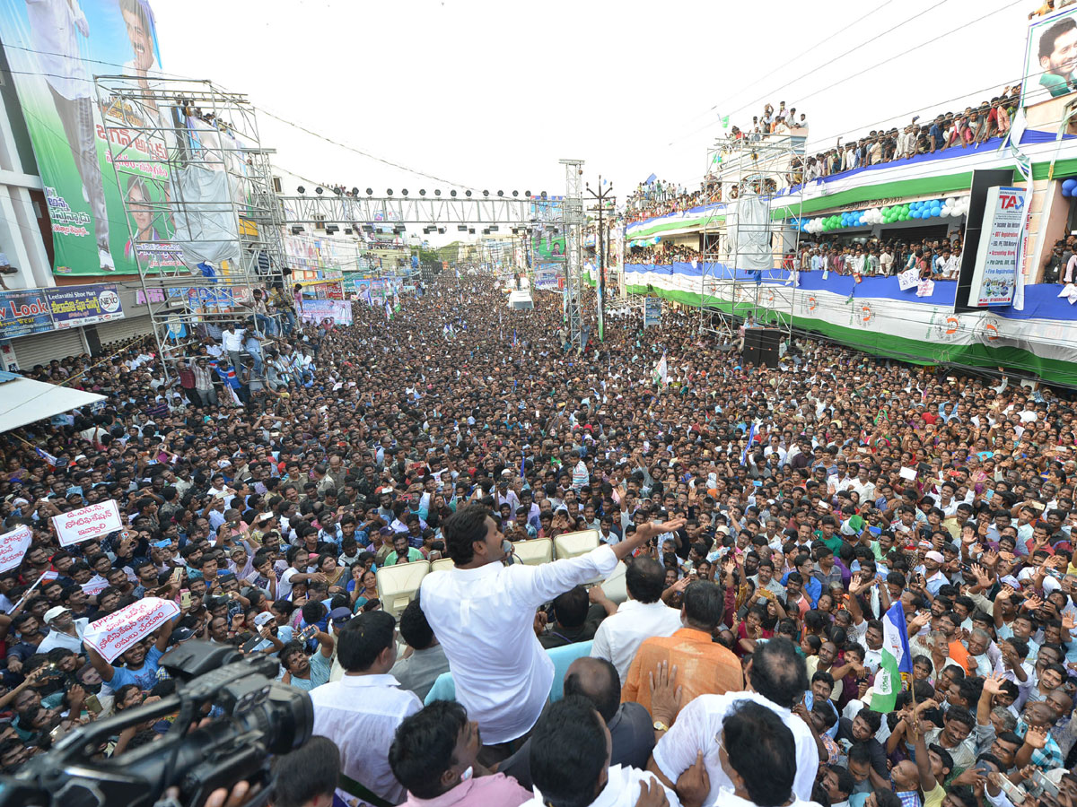 Ys Jagan Padayatra in Kakinada Photo Gallery  - Sakshi13