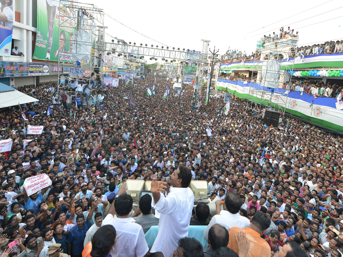 Ys Jagan Padayatra in Kakinada Photo Gallery  - Sakshi14