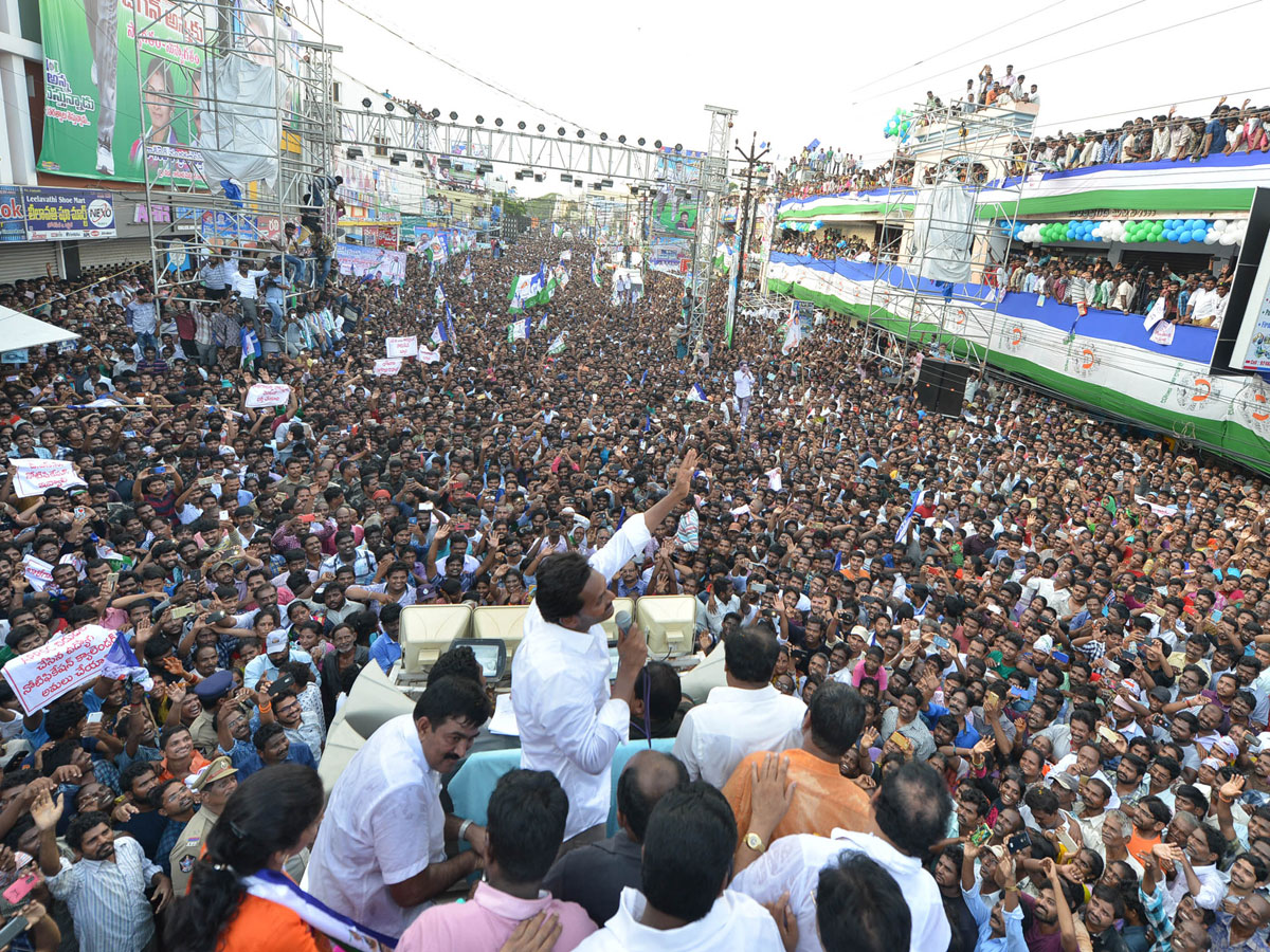 Ys Jagan Padayatra in Kakinada Photo Gallery  - Sakshi15