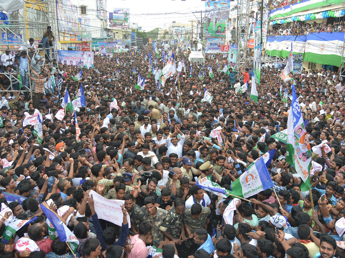 Ys Jagan Padayatra in Kakinada Photo Gallery  - Sakshi16