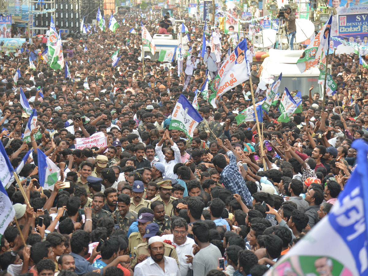 Ys Jagan Padayatra in Kakinada Photo Gallery  - Sakshi17