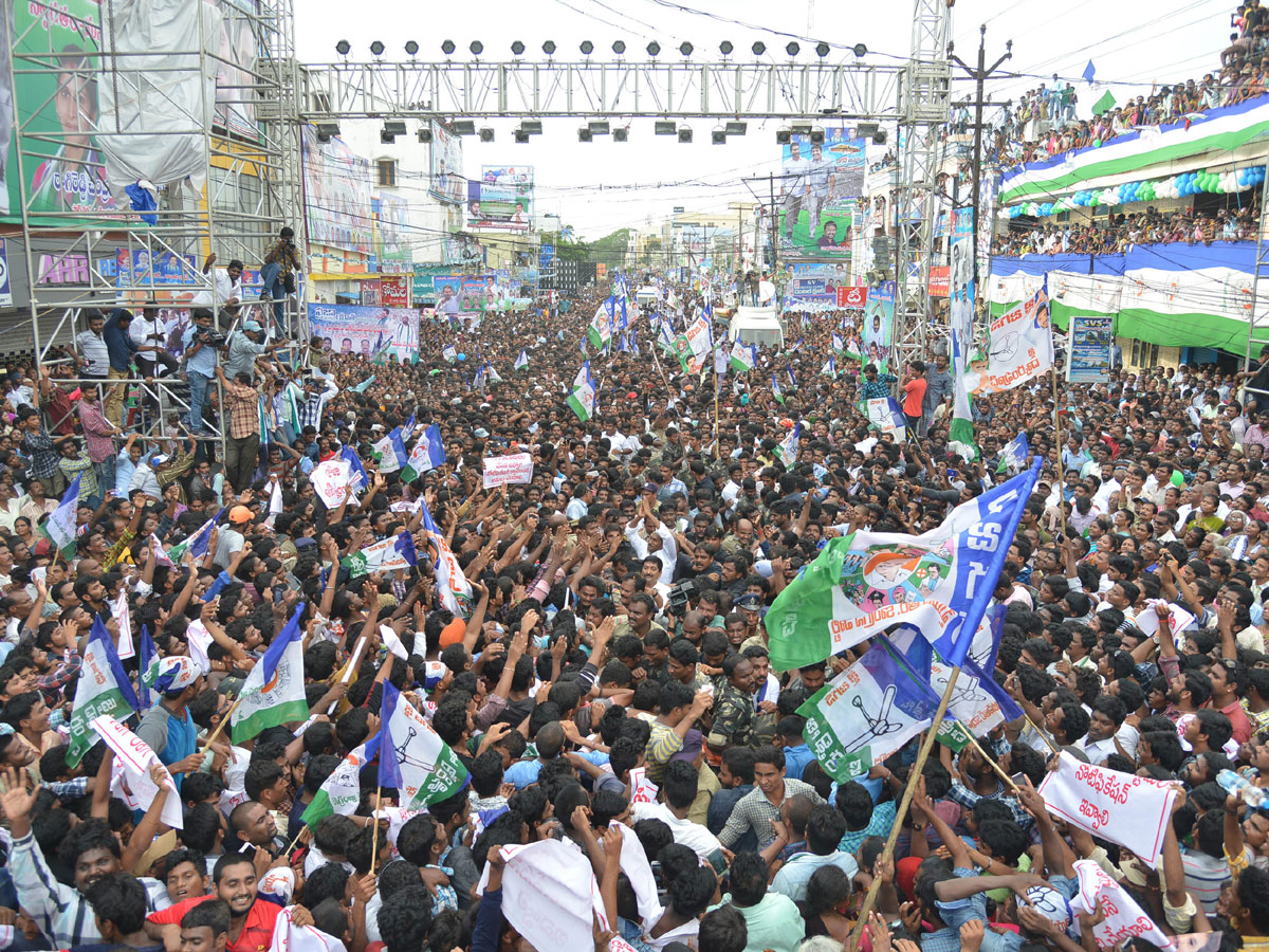 Ys Jagan Padayatra in Kakinada Photo Gallery  - Sakshi2